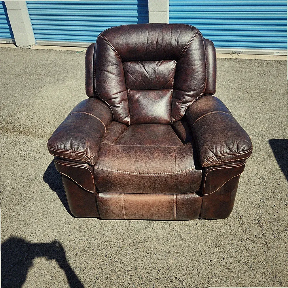 Leather Recliner Chair ( Used But Condition New ) Clean. Working.