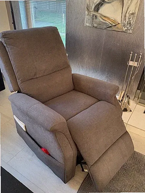 Recliner and Lift Single Chair - Purchased at Rooms to go Furniture store